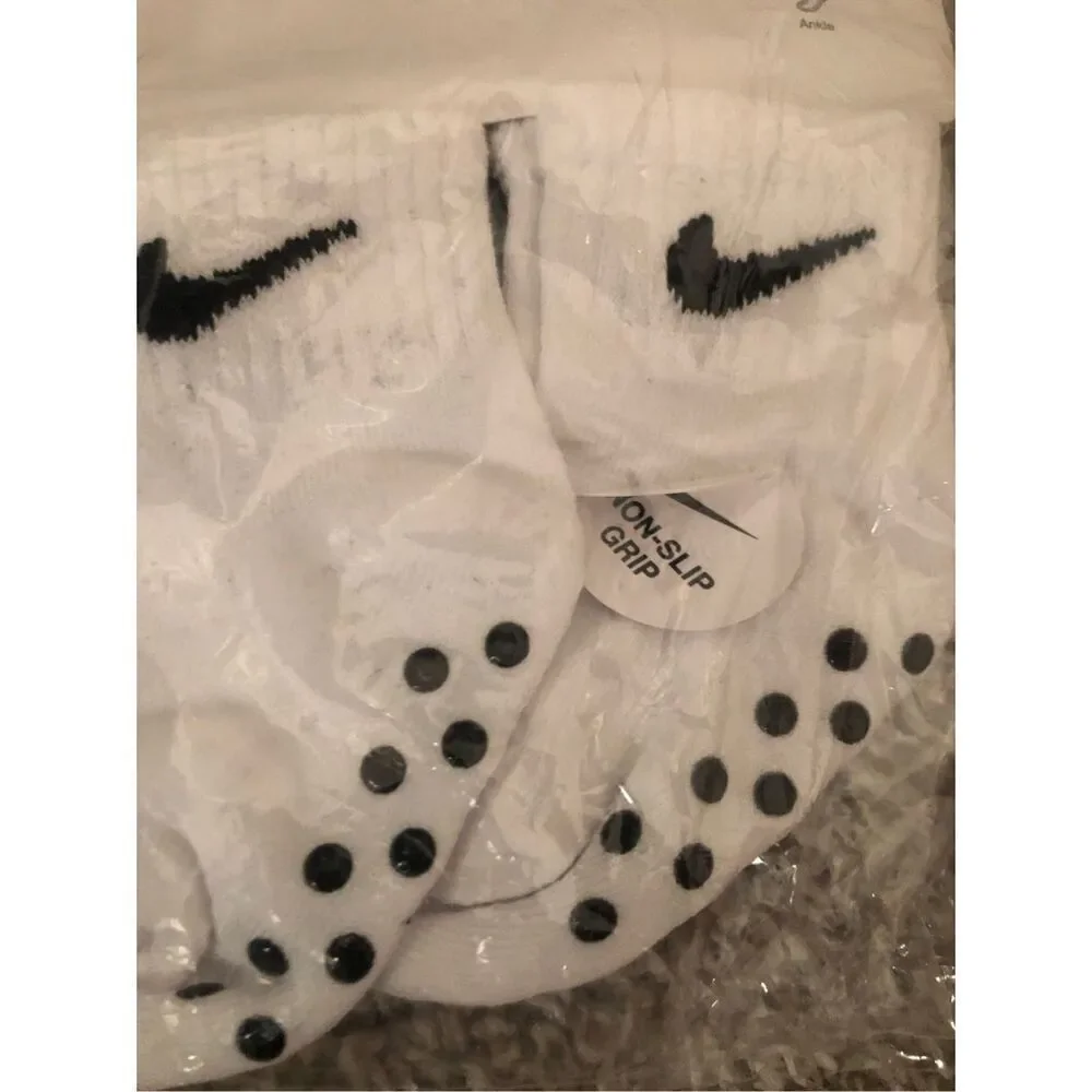 Nike Baby Gripper Socks Size 6-12 Months White 3 pack